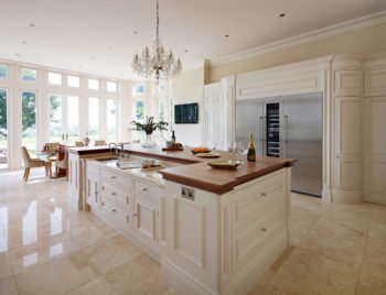 traditional-kitchen-design-with-island